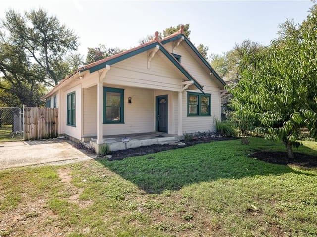 1303 Webberville Rd