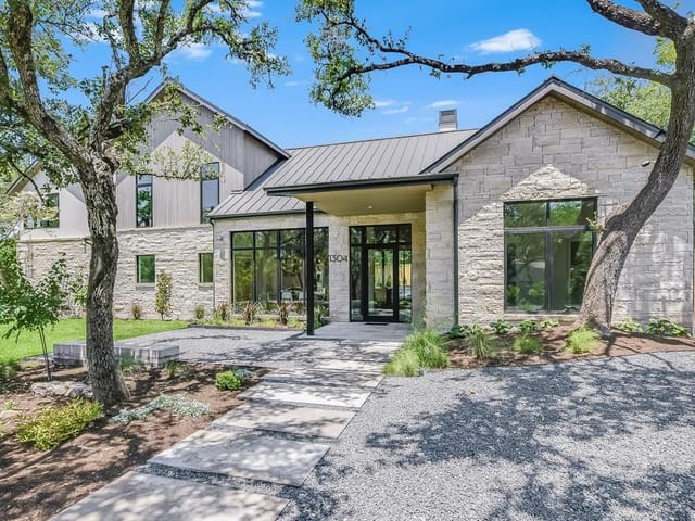 1304 Constant Springs Dr