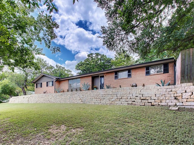 1304 Loma DR