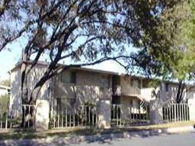 1304 MARIPOSA DR