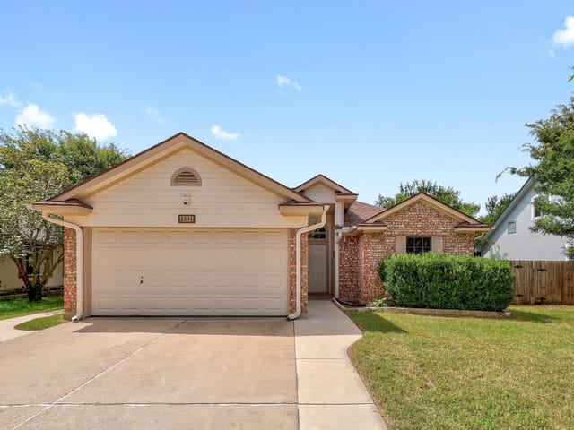 1304 Mountain Springs LN