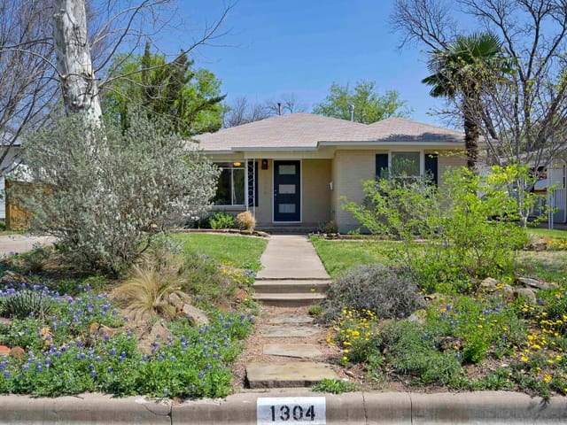 1304 Pasadena Dr