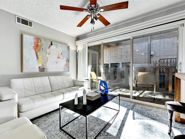 1304 Summit ST Unit #101