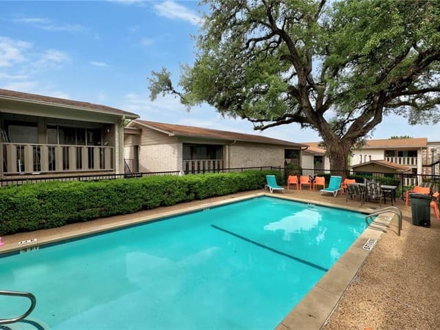 1304 Summit St Unit #101
