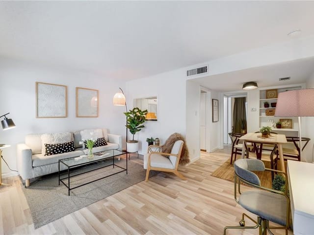 1304 Summit St Unit #116