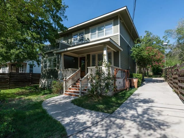 1305 Cometa St