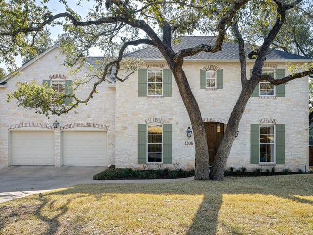 1305 Constant Springs DR