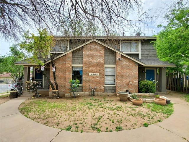 1305 Dobie Dr