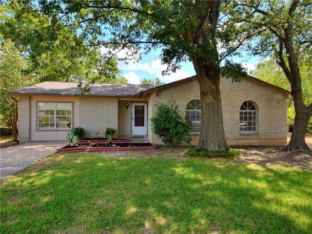 1305 GLENWOOD CV