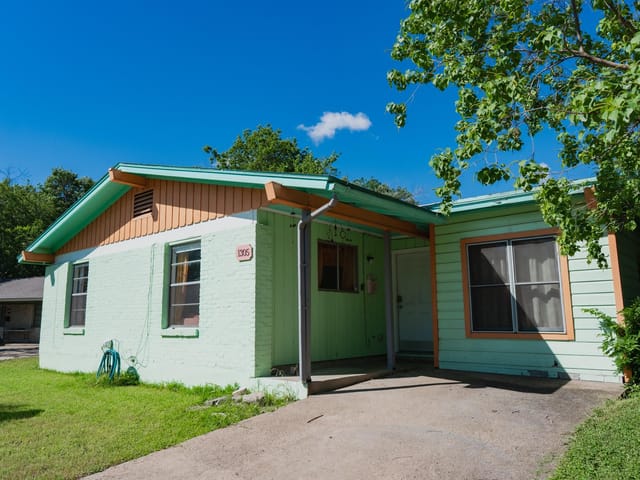 1305 Larkspur Rd