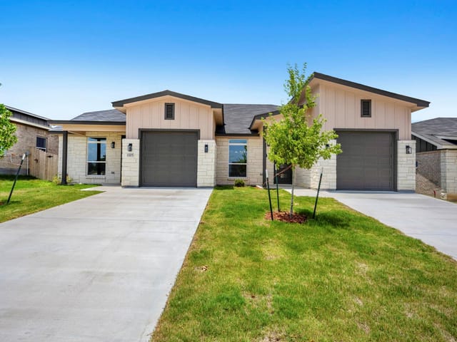 1305 Lone Pine WAY