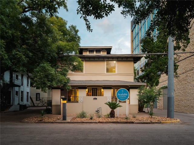 1305 San Antonio St