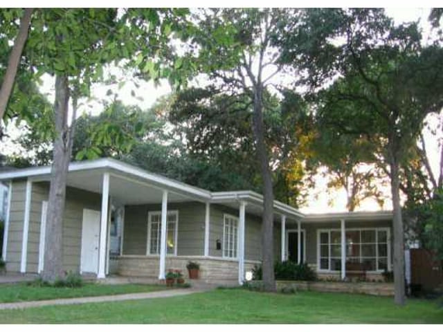 1306 Bonham Te