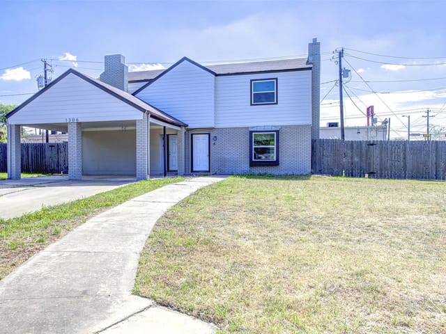 1306 E Saint Johns Ave