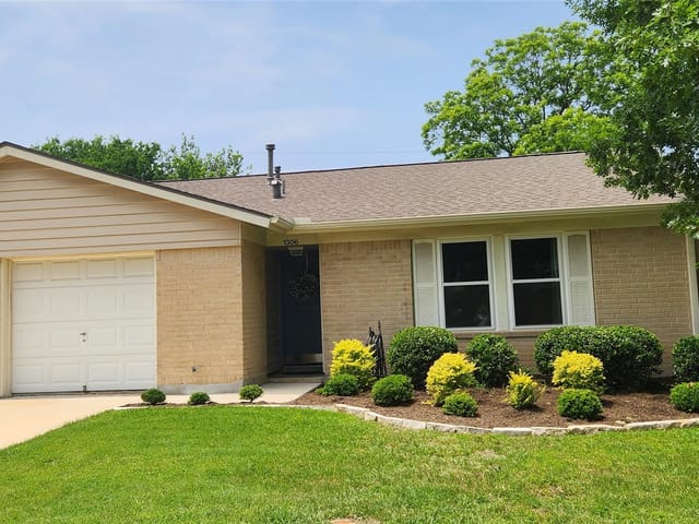 1306 Lawnmont DR