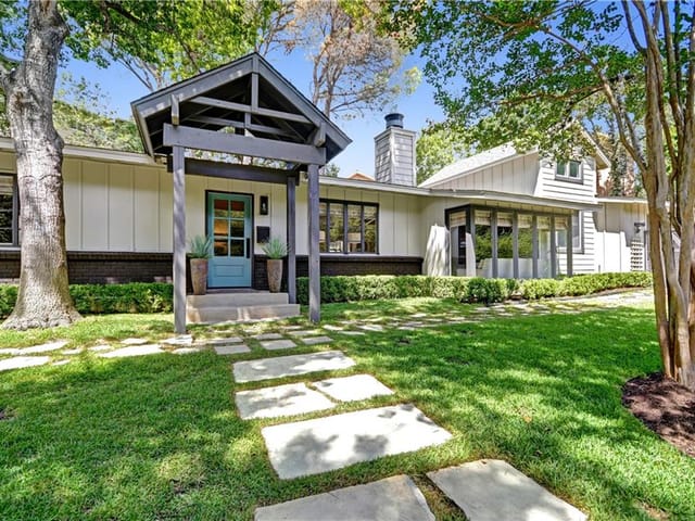 1306 Possum Trot St