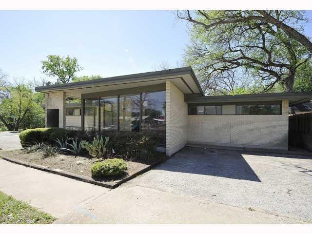 1307 E 38 1/2 St