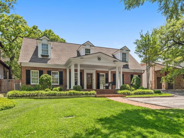 1307 Elton Ln