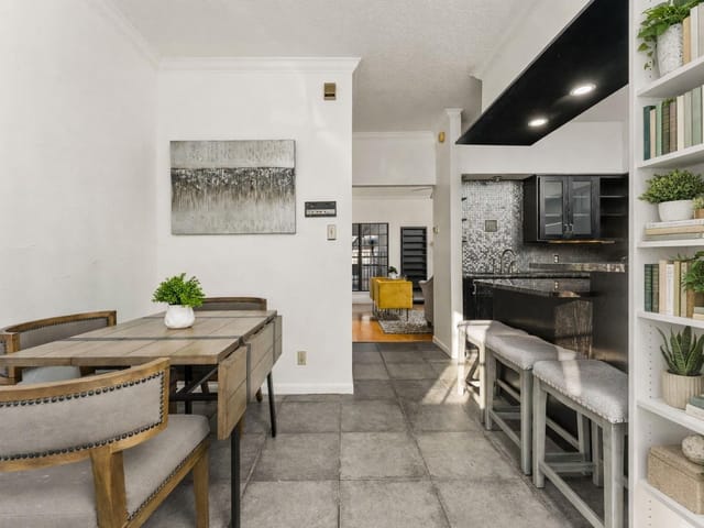 1307 Kinney Ave Unit #124