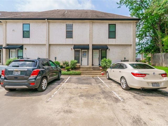 1307 Kinney Ave Unit #136