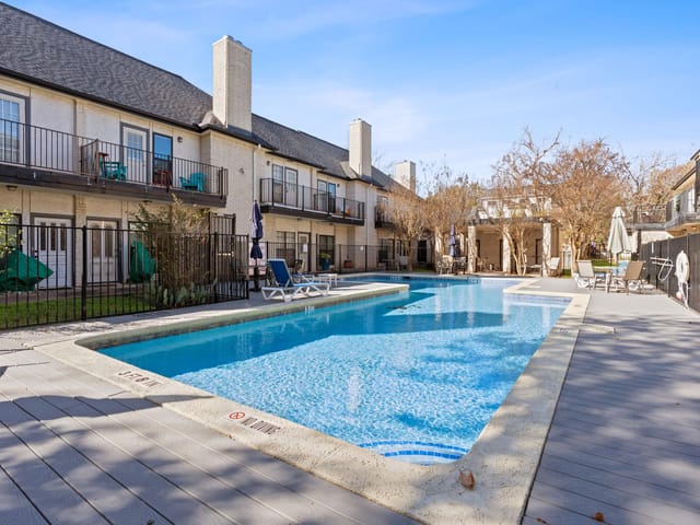 1307 Kinney Ave Unit #136