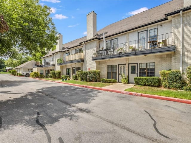 1307 Kinney Ave Unit #140