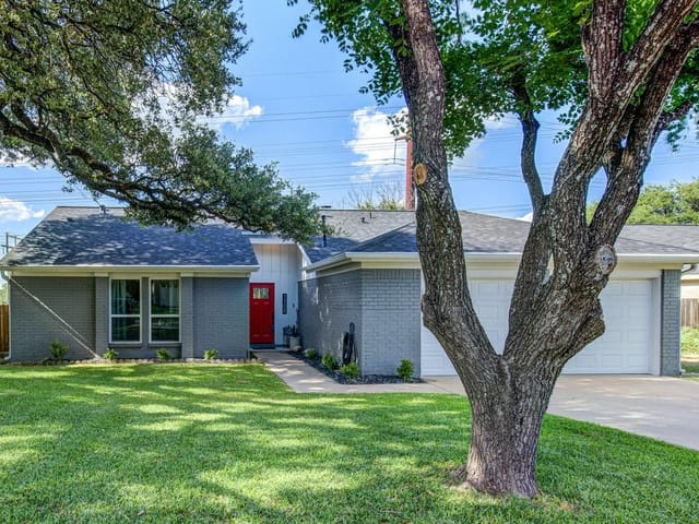 1308 Doonesbury Dr