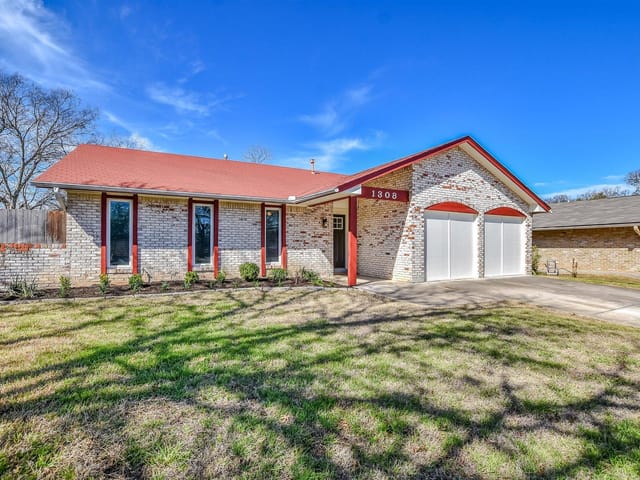 1308 Radam Cir