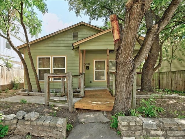 1309 Alamo St