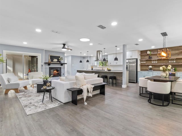 1310 Cardinal Hill DR