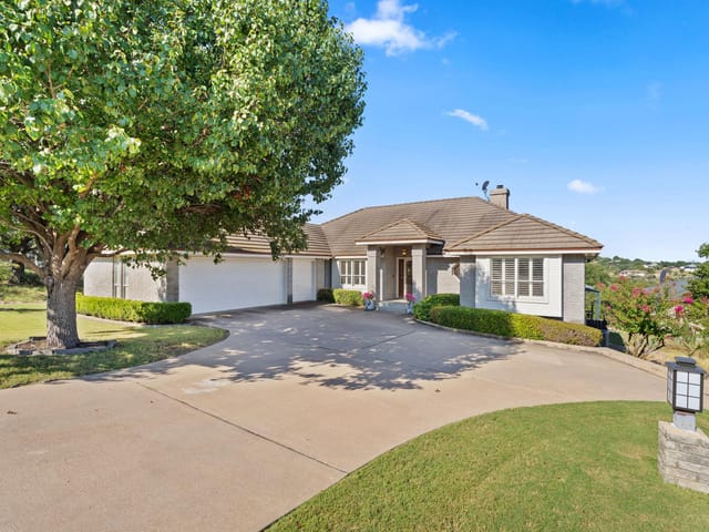 1310 Clayton Nolen Dr