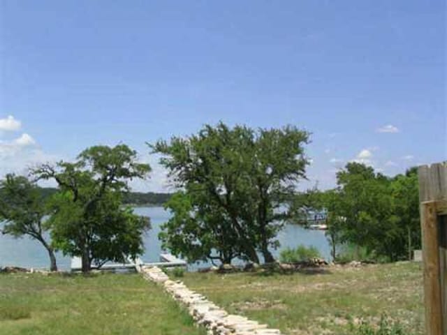 1310 Hurst HOLW