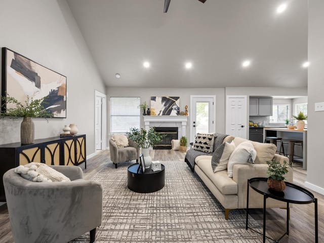 13105 Lubbock Ln