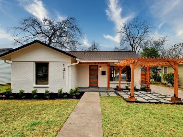1311 Pasadena Dr