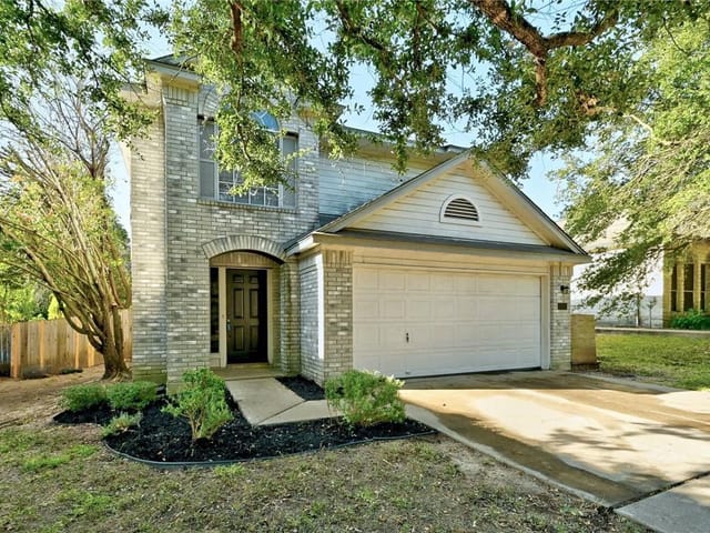 1311 Tetbury LN