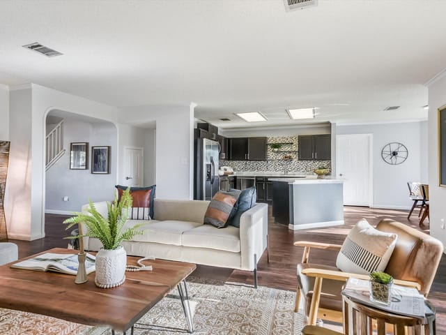 1313 Bradbury Ln