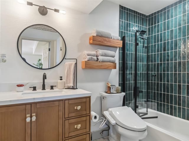 1313 E 52nd St Unit #101