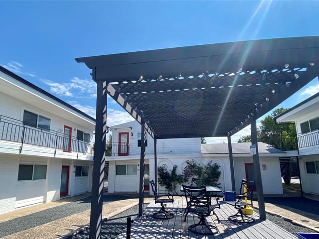1313 E 52nd St Unit #202