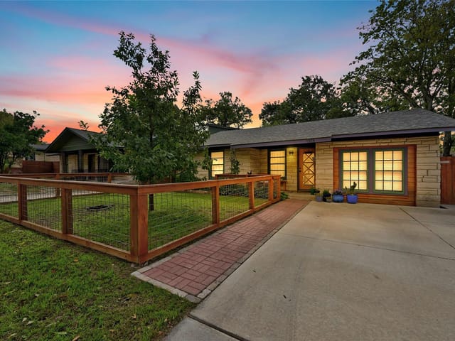 1313 Harriet Ct