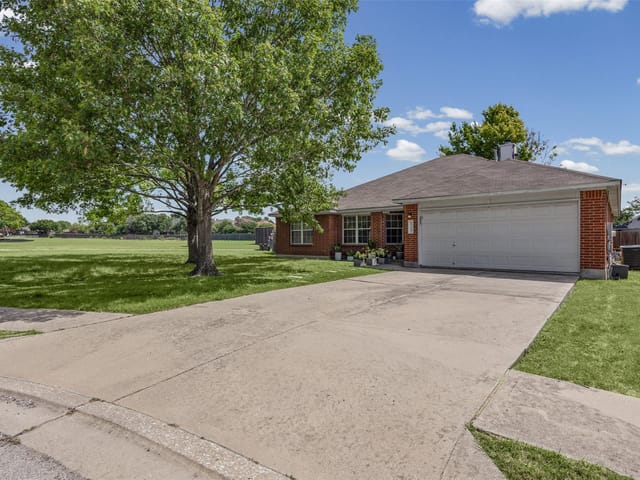1313 Laurelleaf DR
