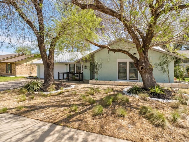 1313 Neans Dr