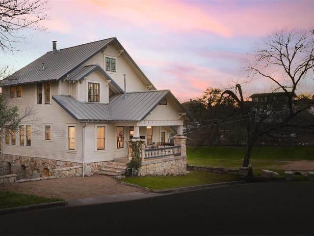 1313 W 9th 1/2 ST