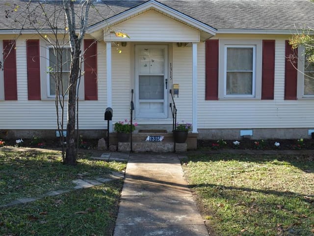 1315 W Saint Johns Ave