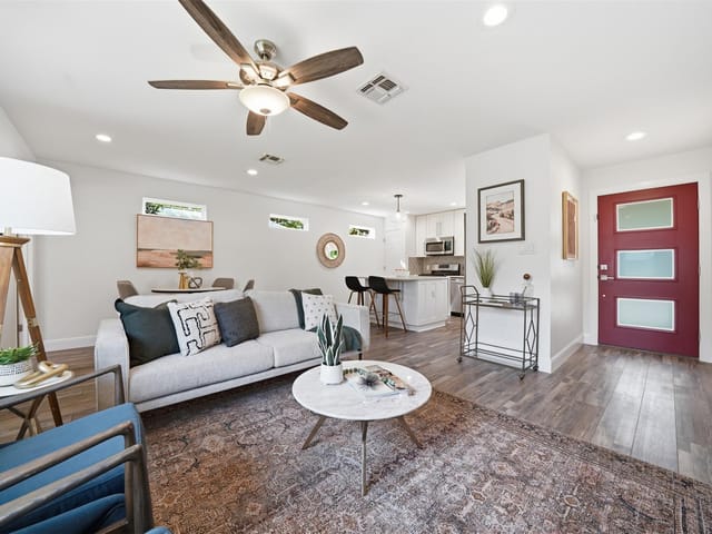 1317 Corona DR