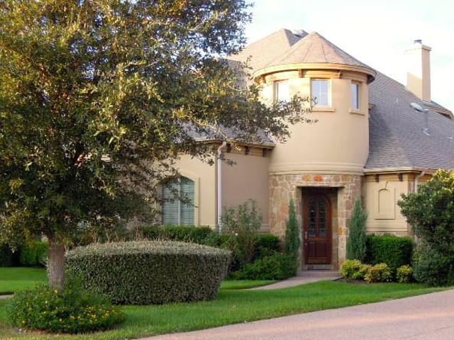 13200 Country Trails Ln