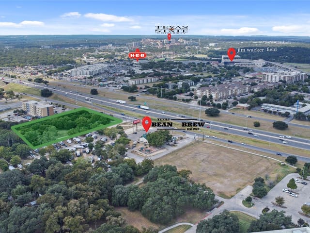 1322 N Interstate 35 Freeway