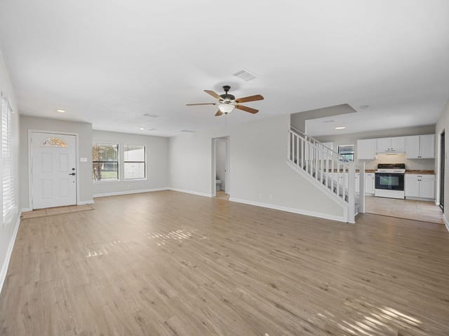 1326 Lakeside Loop