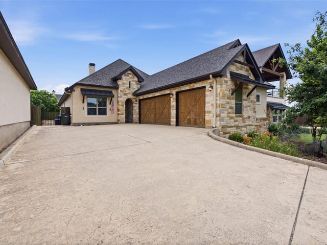 1329 River Place DR