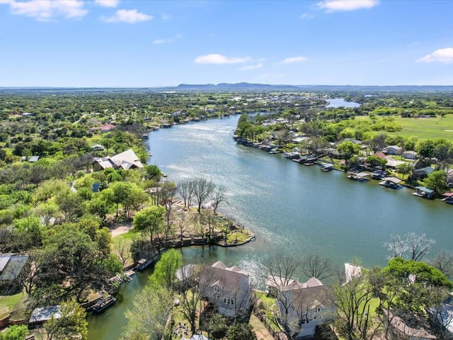 1332 S Lakeside Dr