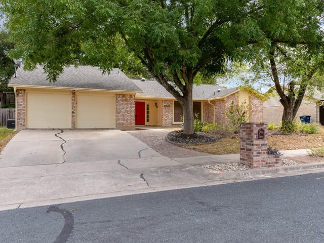 1335 Warrington Dr